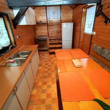 Apartma Ob Kolpi * Gradac