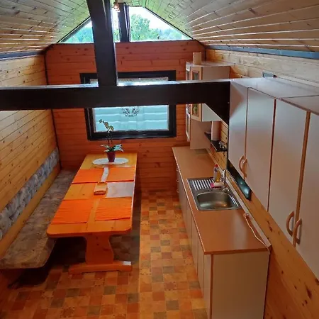 Apartma Ob Kolpi شقة